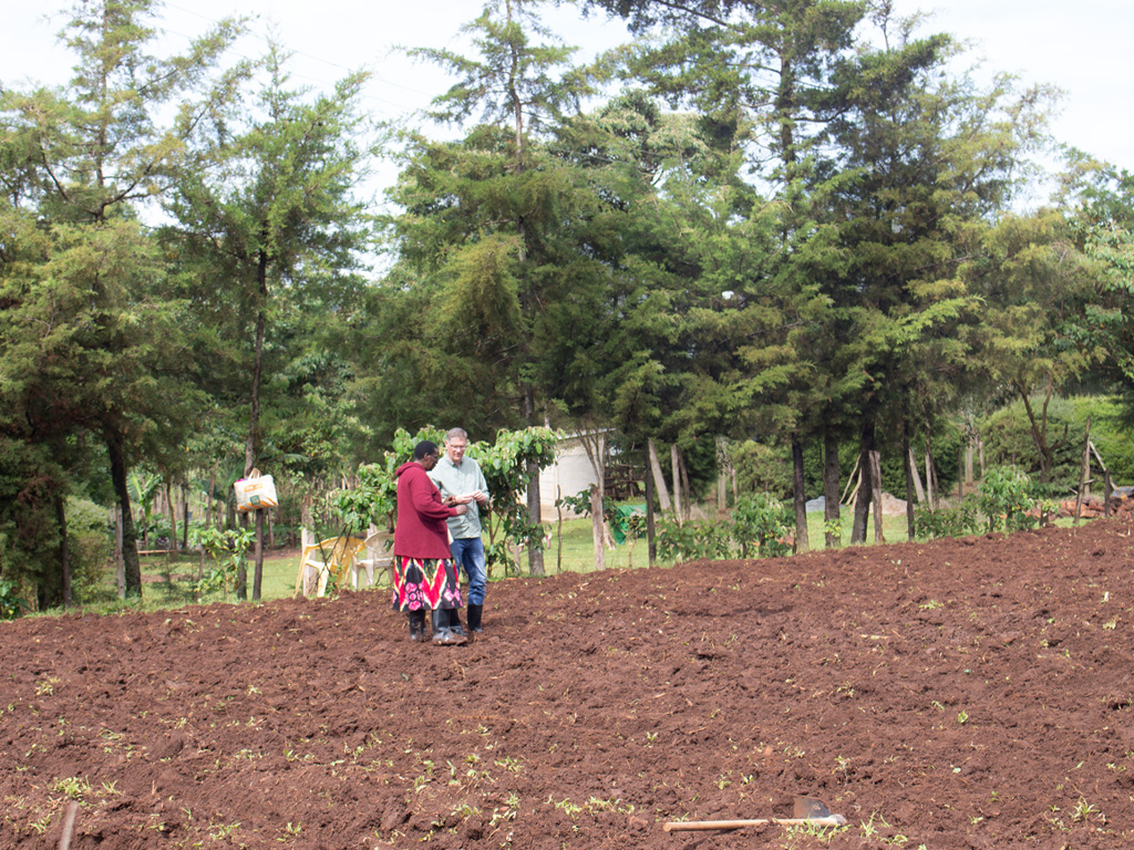 Josephine Bungei of Cheptarit Star Women’s Group with Magnus MacFarlane-Barrow