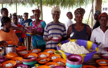Volunteers serve food in Liberia