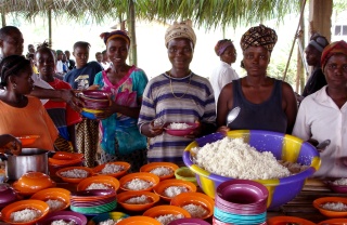 Volunteers serve food in Liberia