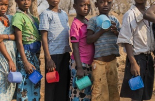 Students holding mugs