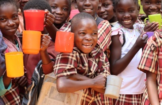 Children smiling with mugs 