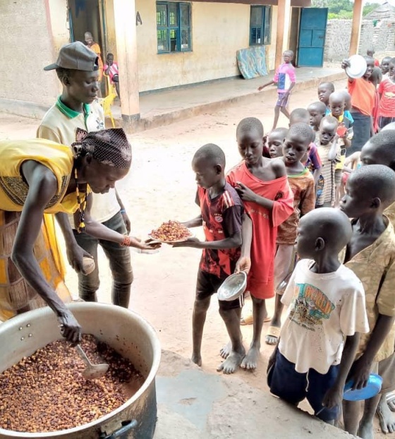 long line of children queuing up for food