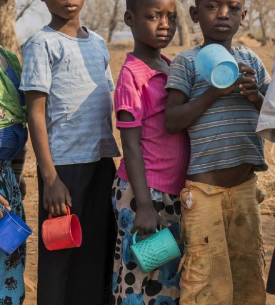 Students holding mugs