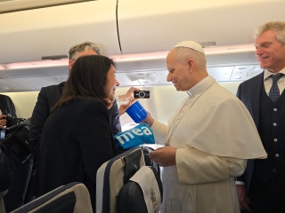 Pope receiving MM Shirt